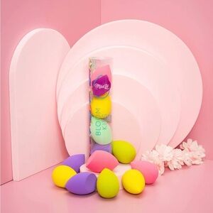 NIB BLOOM KISS MAKEUP SPONGES 4 Piece SET